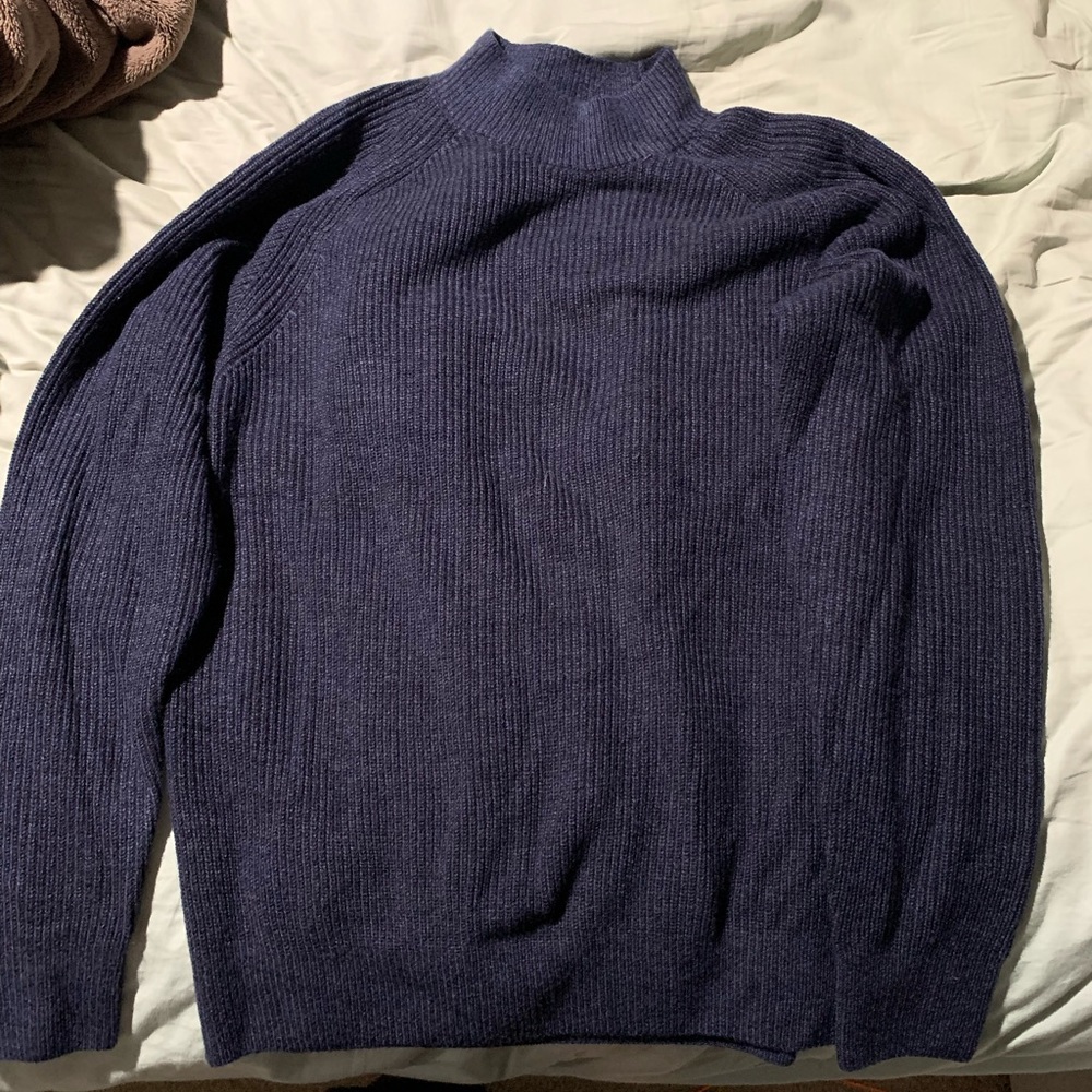 Uniqlo turtle neck size L